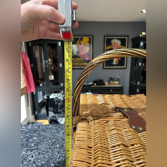 ✨HOST PICK✨ Vintage Stylish Cool Wicker Picnic Basket Dish Set - Never Used 🧺✨ - Picture 9 of 14